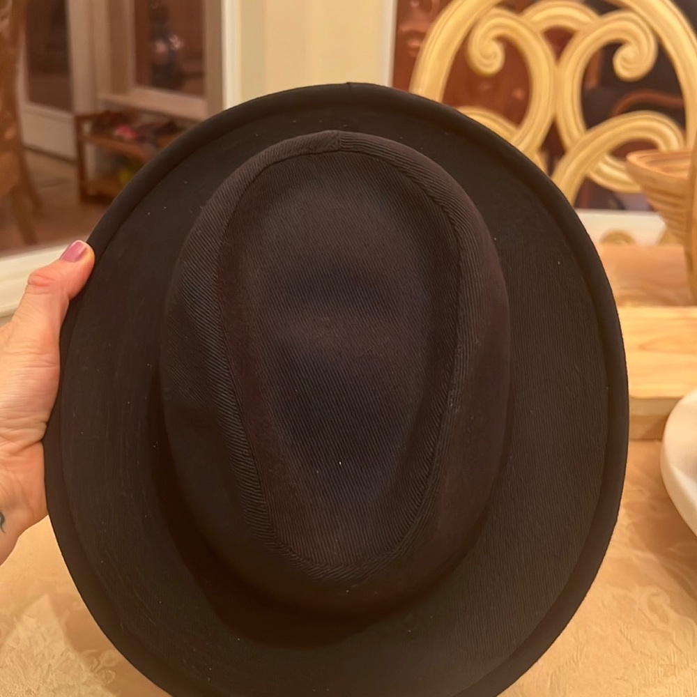 Gorgeous hat! Used once for a flamenco festival! 🔥👏😍🥰 super super stylish